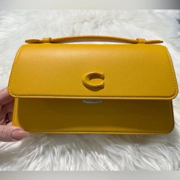 Coach Juno Crossbody Clutch Glovetanned Leather Bag in Canary Yellow
LIKE NEW - Picture 4 of 15